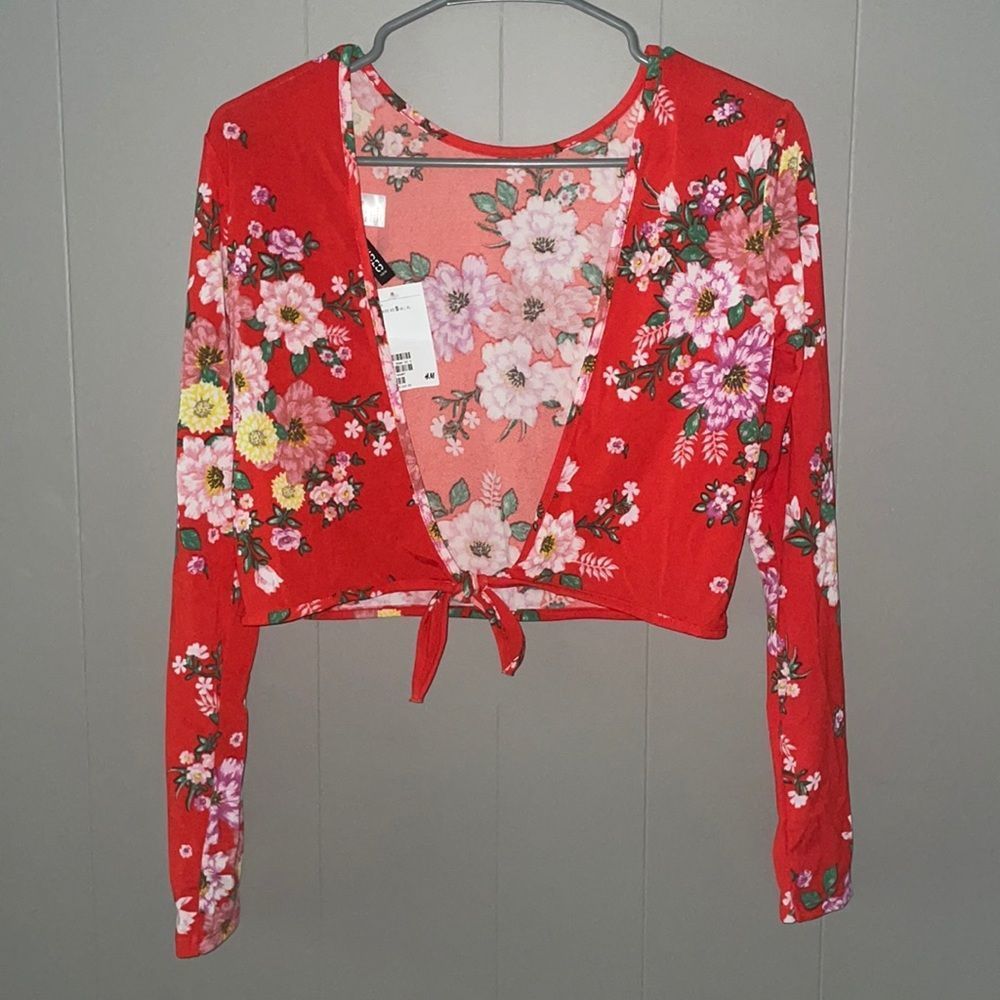 H&M DIVIDED cropped tie front sheer red floral  top size Small